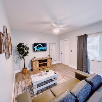 the leeward apartments by lowkl