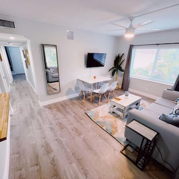 the leeward apartments by lowkl