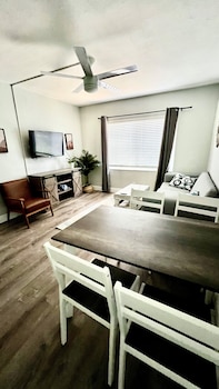 the leeward apartments by lowkl