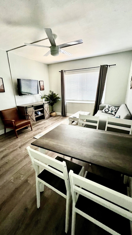 the leeward apartments by lowkl
