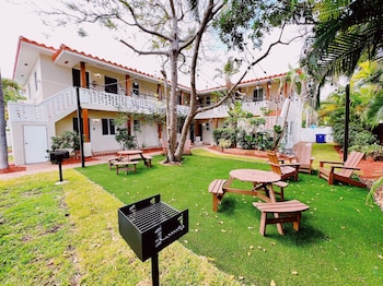 the leeward apartments by lowkl
