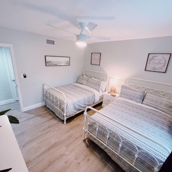the leeward apartments by lowkl