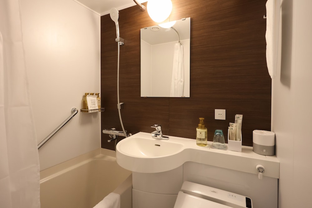 sk hotel kobe station front