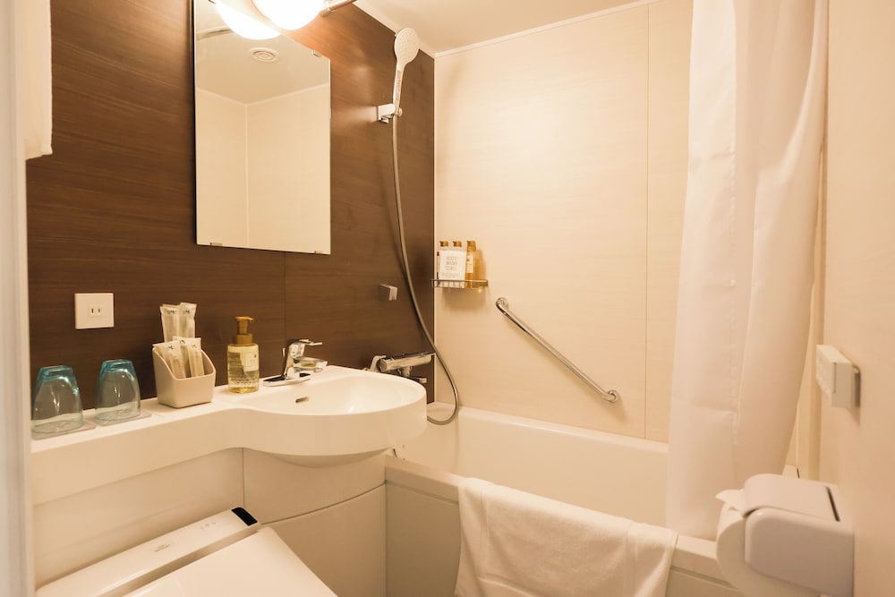 sk hotel kobe station front