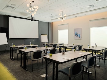 tru by hilton atlanta airport college park