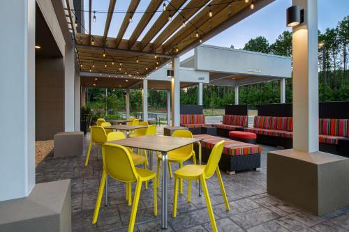 home2 suites by hilton fayetteville north