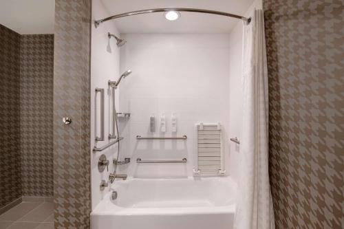 home2 suites by hilton fayetteville north
