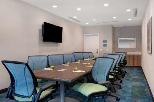 home2 suites by hilton fayetteville north