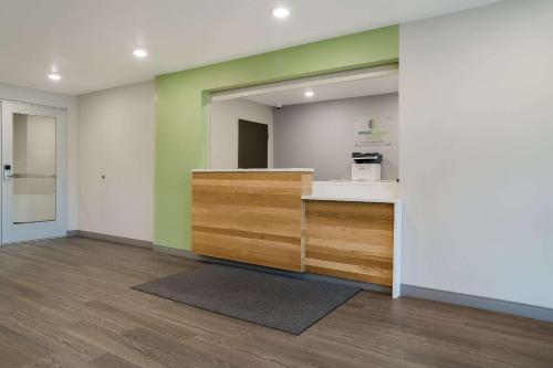 woodspring suites detroit sterling heights