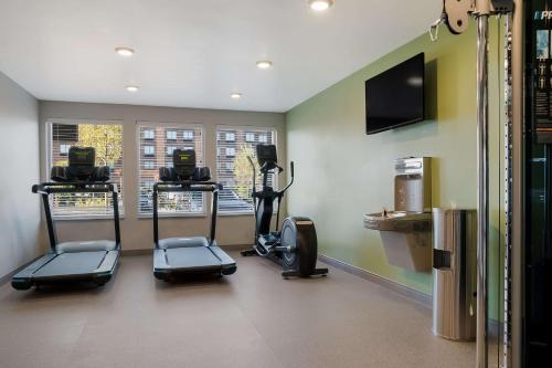 woodspring suites detroit sterling heights
