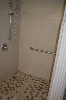 quality inn and suites east syracuse carrier circle