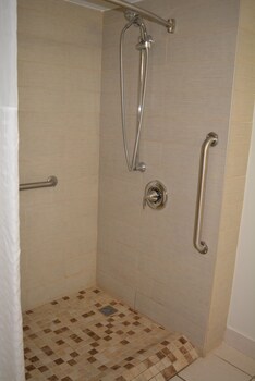 quality inn and suites east syracuse carrier circle