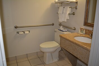 quality inn and suites east syracuse carrier circle