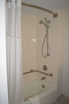 quality inn and suites east syracuse carrier circle