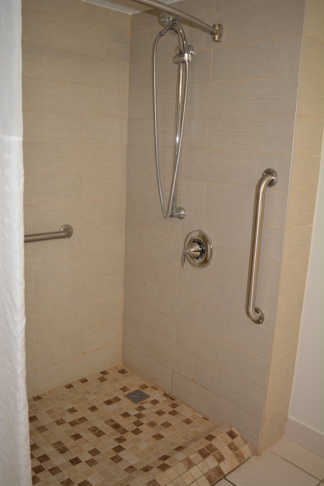 quality inn and suites east syracuse carrier circle