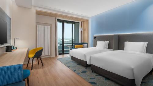 holiday inn express dalian golden pebble beach an ihg hotel