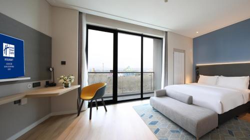 holiday inn express dalian golden pebble beach an ihg hotel