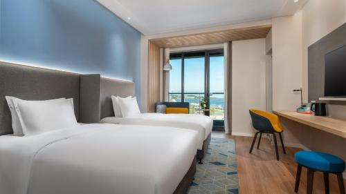 holiday inn express dalian golden pebble beach an ihg hotel