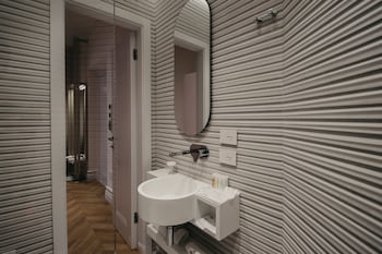 the crown boutique hotel and spa