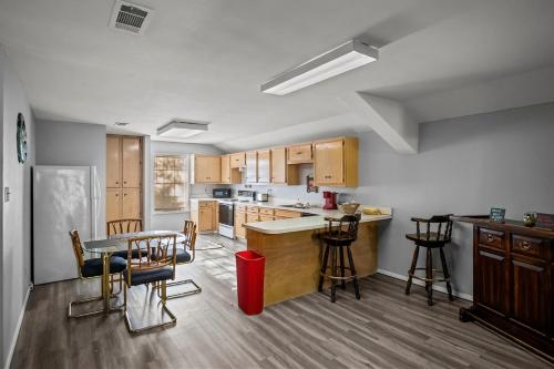 axtons bass city resort