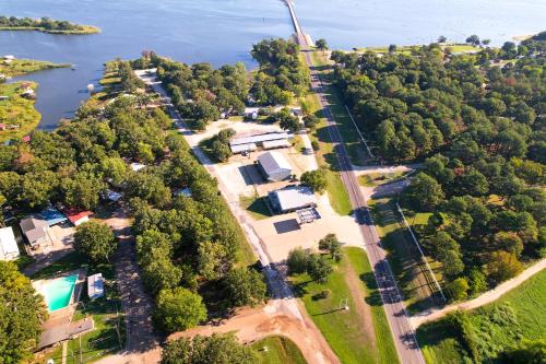 axtons bass city resort