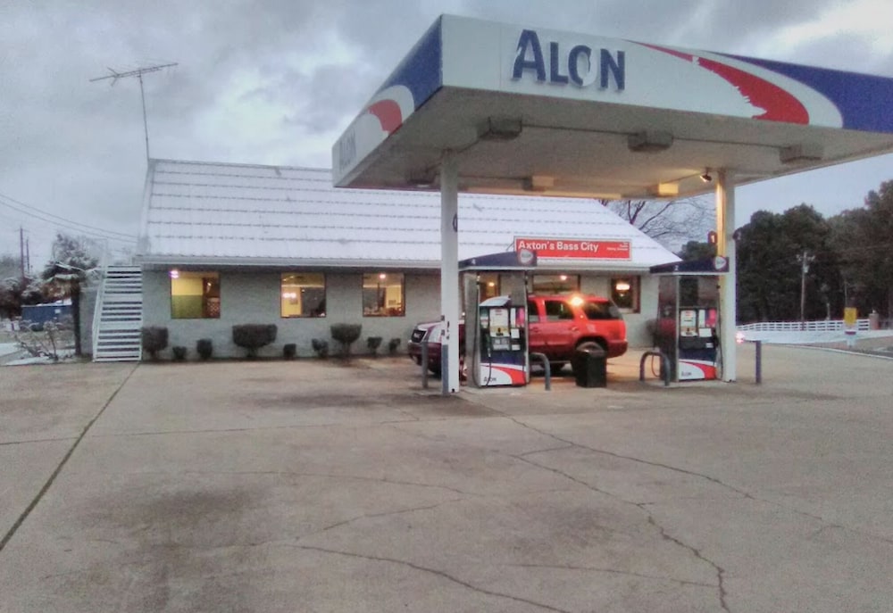 axtons bass city resort