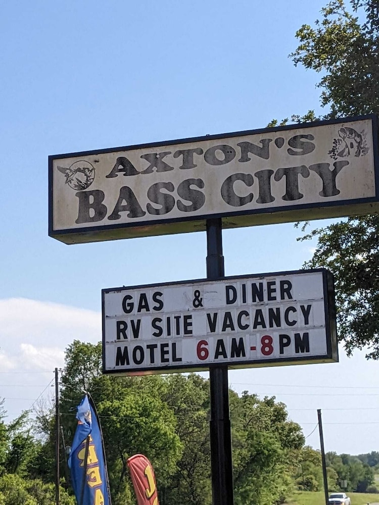 axtons bass city resort