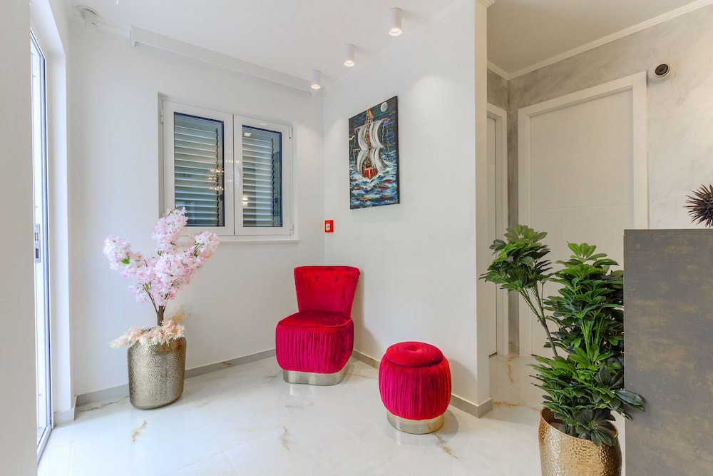 irini luxury rooms
