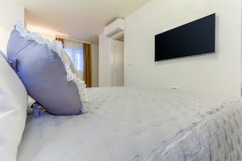 irini luxury rooms