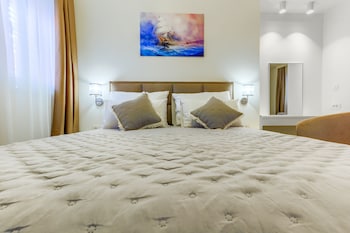 irini luxury rooms