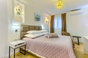 irini luxury rooms
