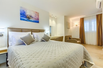 irini luxury rooms