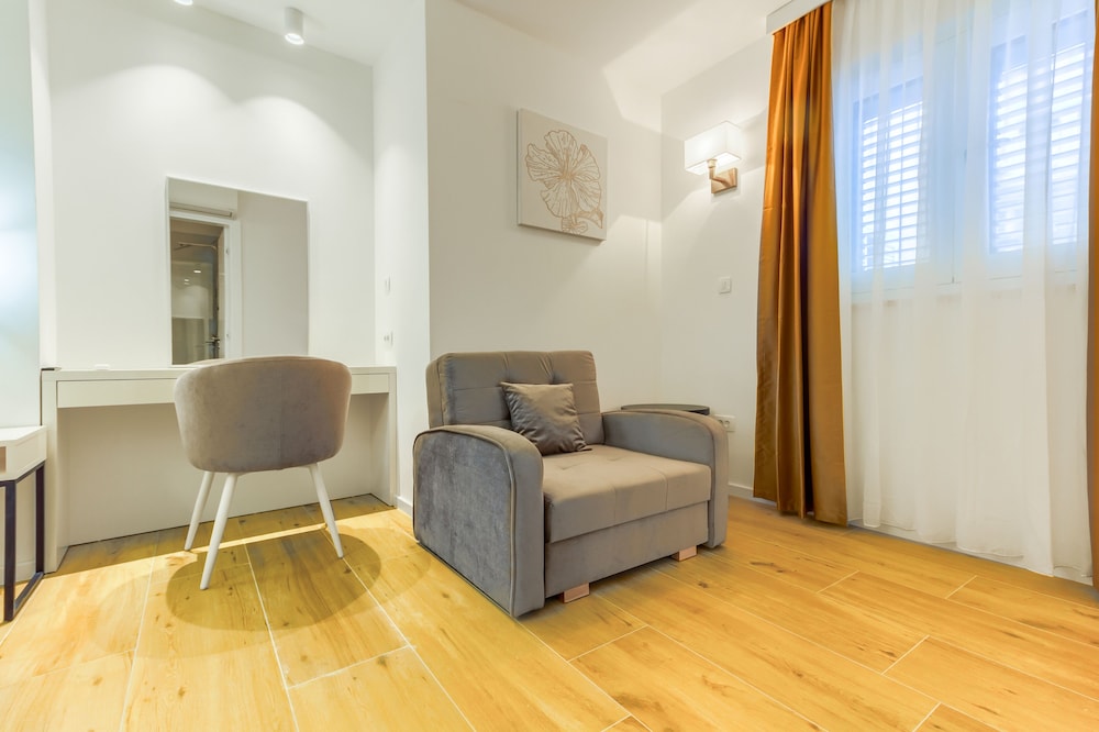 irini luxury rooms