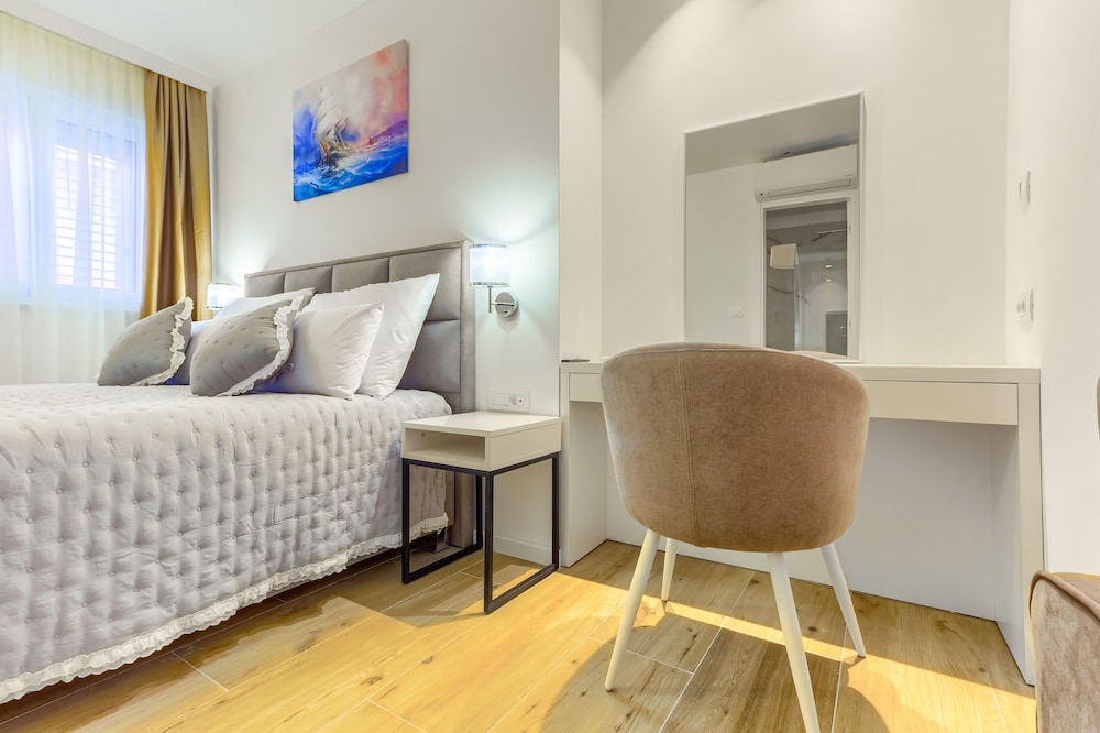 irini luxury rooms