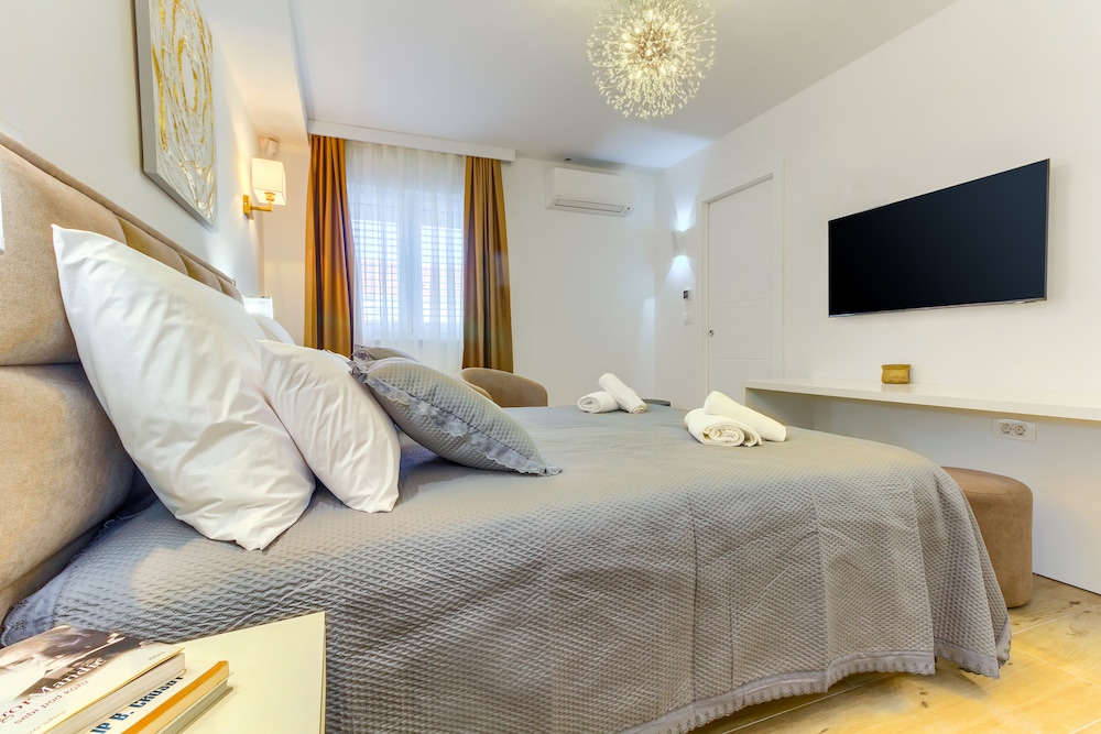 irini luxury rooms