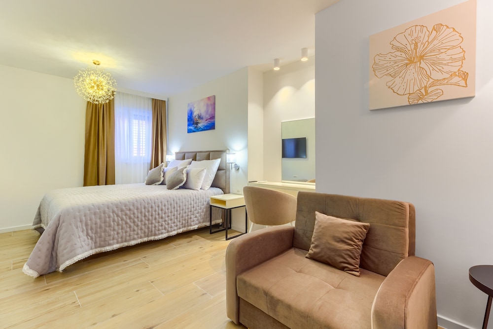 irini luxury rooms