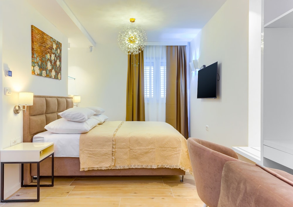 irini luxury rooms