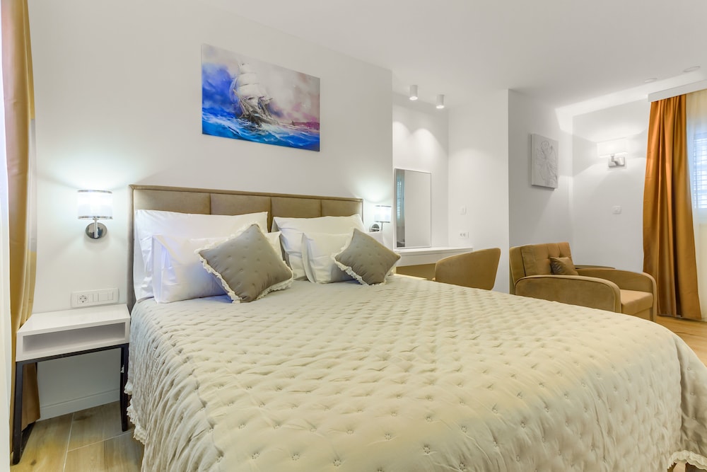 irini luxury rooms
