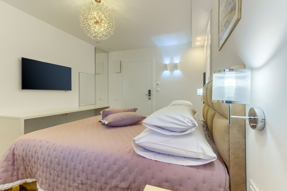 irini luxury rooms