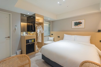 asherah villard aqua business hotel