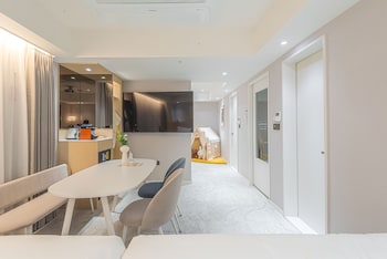 asherah villard aqua business hotel