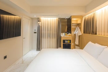 asherah villard aqua business hotel