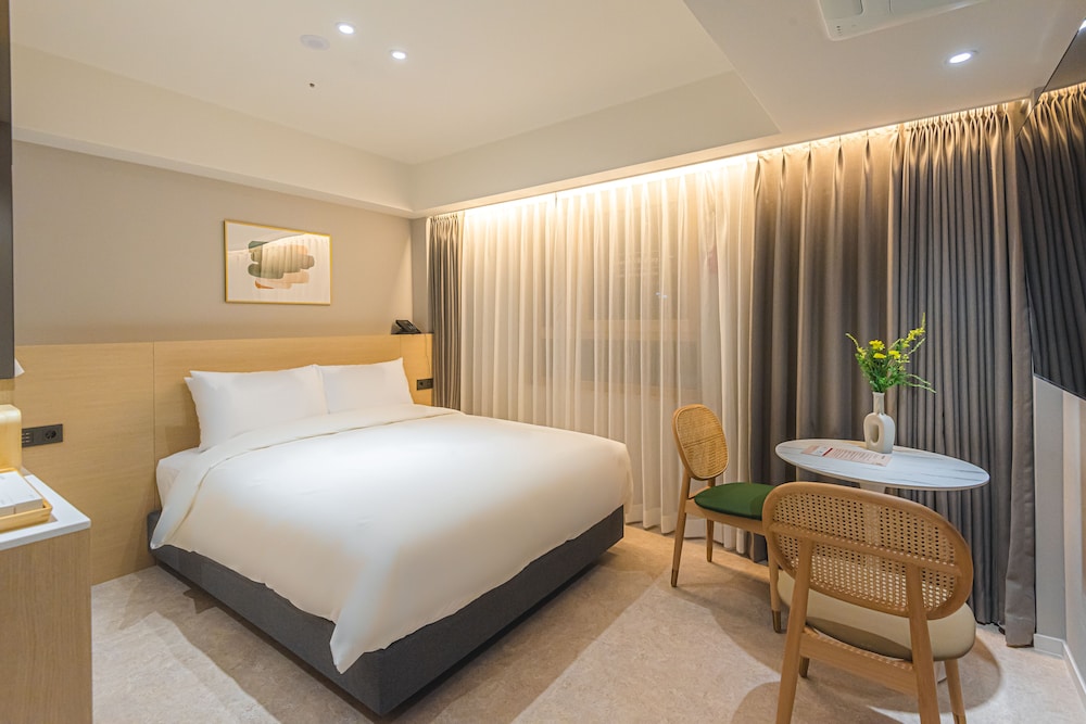 asherah villard aqua business hotel