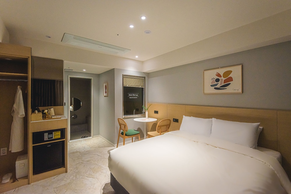 asherah villard aqua business hotel