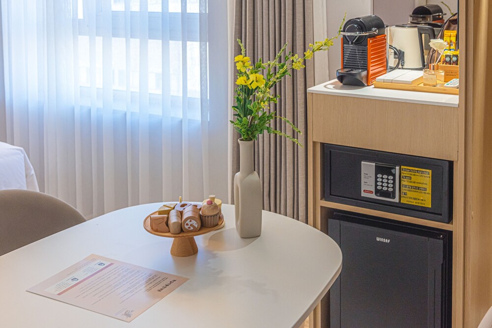 asherah villard aqua business hotel