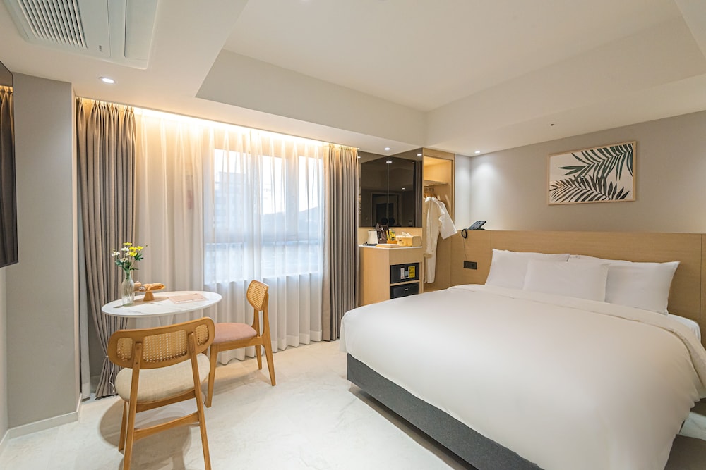 asherah villard aqua business hotel