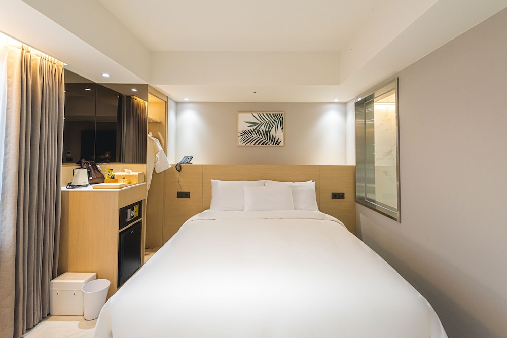 asherah villard aqua business hotel