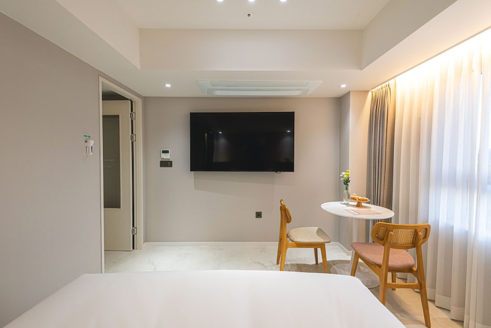 asherah villard aqua business hotel