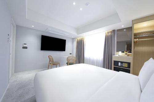 asherah villard aqua business hotel