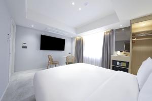 asherah villard aqua business hotel